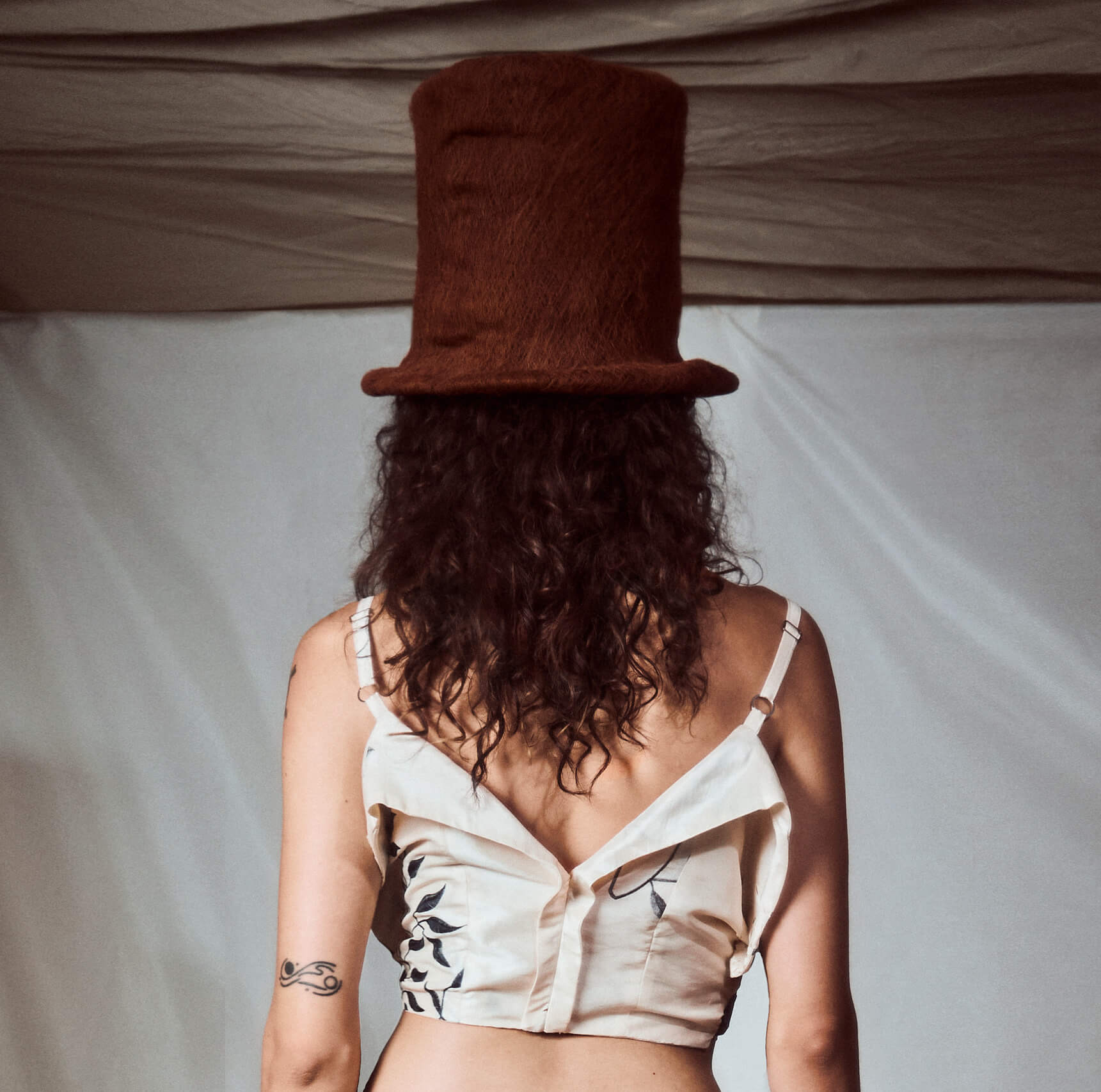 Chapeau en fibre de palmier – Image 6